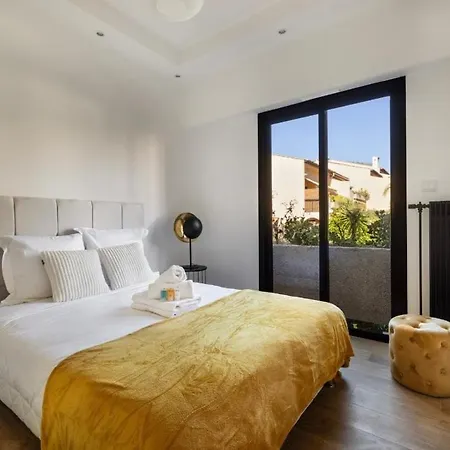 Luxury Apartment *